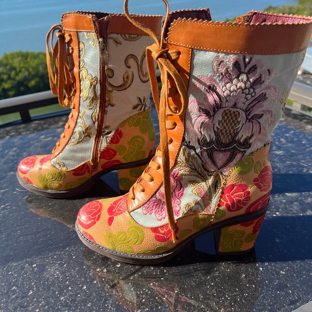 Gorgeous L’Artiste boots, worn once, size 38 = 8. Perfect condition. - Picture 2 of 16
